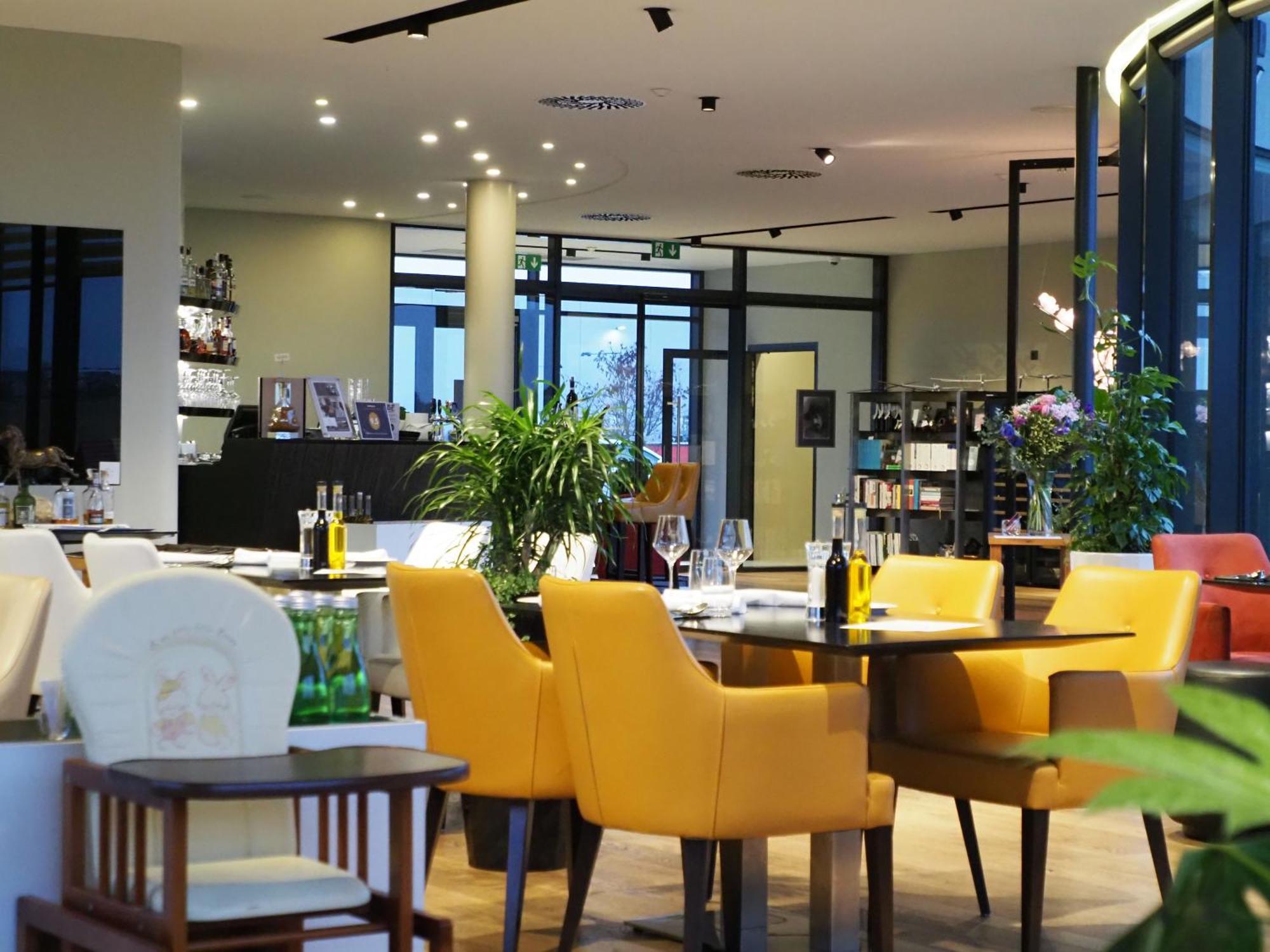 Mg Restaurace/Luxury Apartments Mladá Boleslav Eksteriør billede